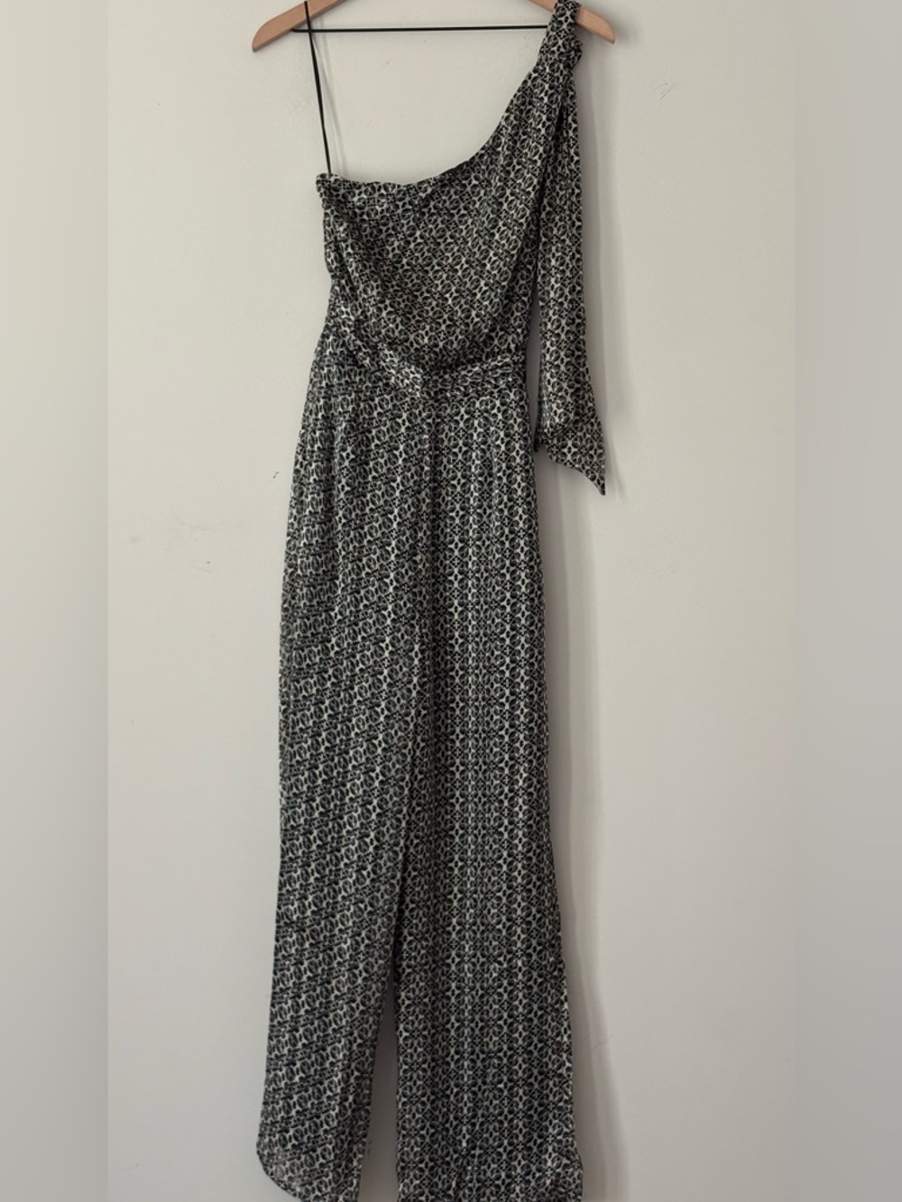 Lost + Wander One Shoulder Jumpsuit NWT - Picture 2 of 14